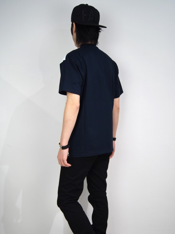 フレーム グラフィックTシャツ (NAVY)