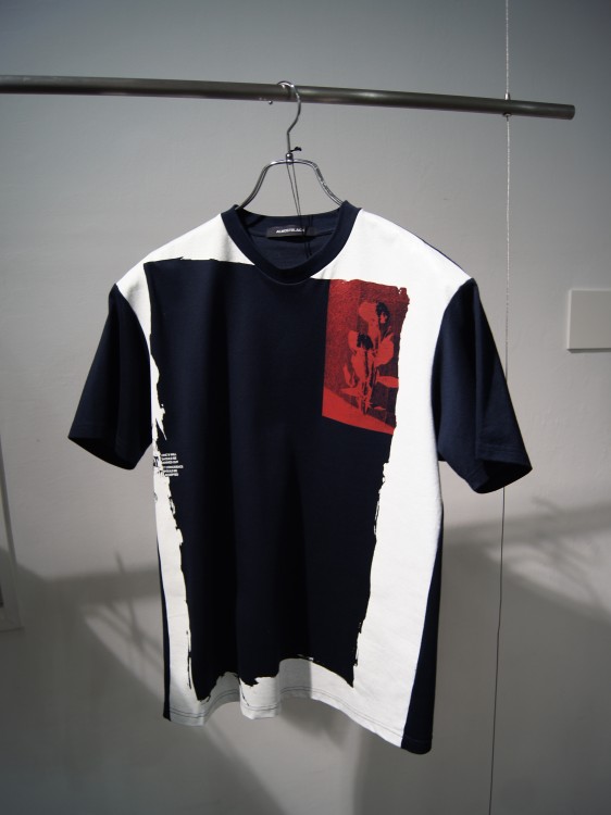 フレーム グラフィックTシャツ (NAVY)