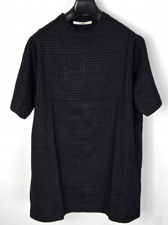 エンポス加工 バインダーネックTシャツ/ジオメトリック柄(WHITE・BLACK)