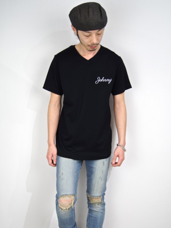 "JOHNNY" VネックTシャツ