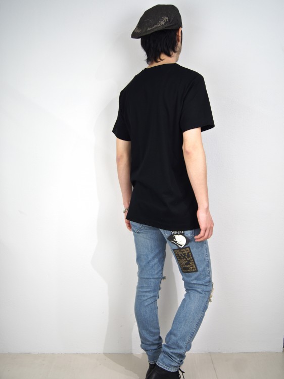 "JOHNNY" VネックTシャツ