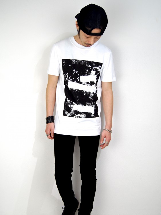 BLANKED OUT SILK SCREEN PRINT T-SHIRT