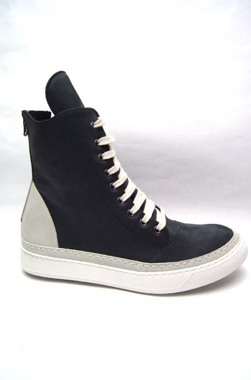 LACE-UP HI SNEAKER